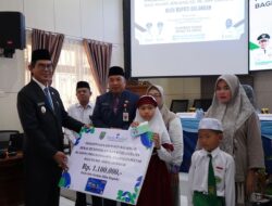 Wabup Balangan Serahkan Beasiswa Kartu Balangan Pintar kepada 1.511 Pelajar