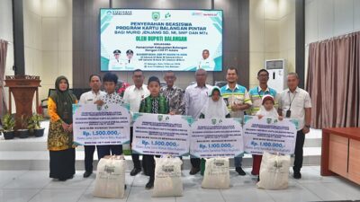 126 Siswa Terima Beasiswa Kartu Balangan Pintar dari CSR Adaro