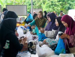 Pasar Murah Disperindag Balangan di Desa Munjung Diserbu Warga, Bantu Tekan Inflasi dan Stabilkan Harga Pokok